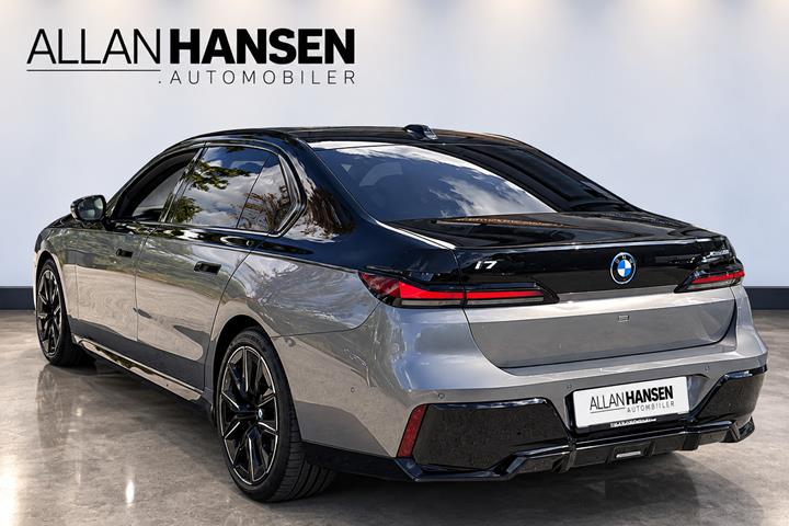 Grå BMW i7 fra 2023