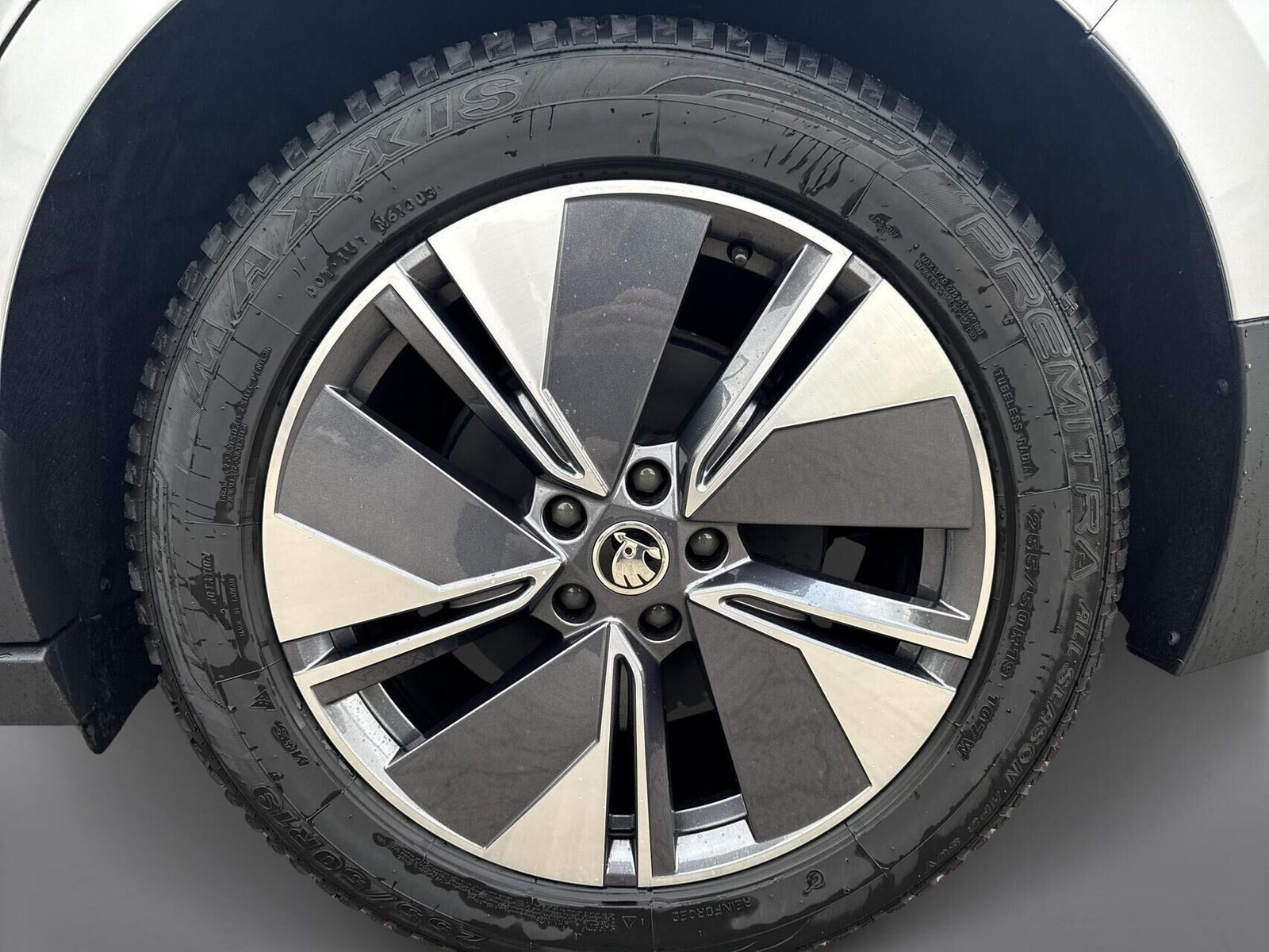 Sølv Skoda Enyaq fra 2025