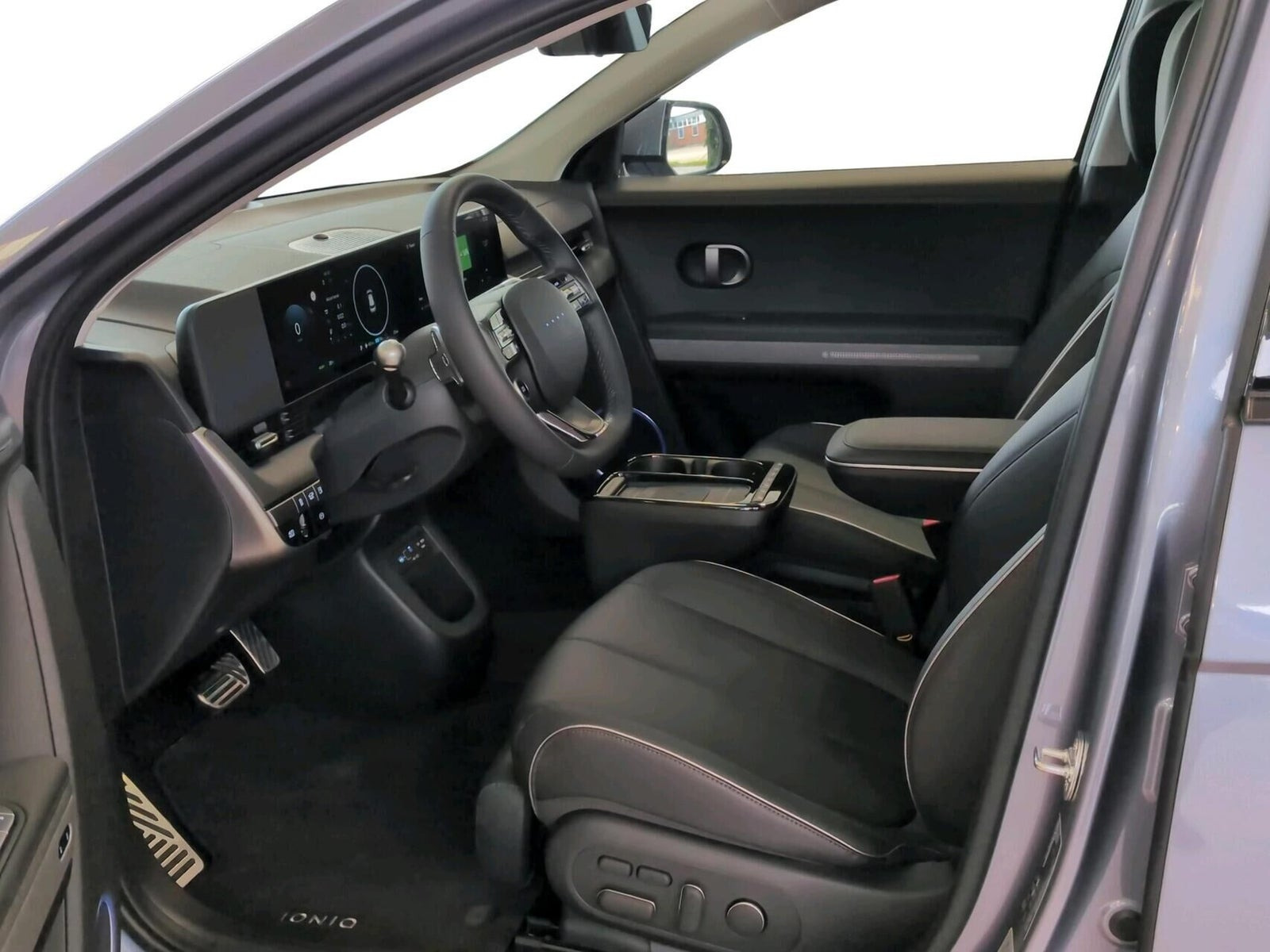 Beige Hyundai Ioniq 5 fra 2025