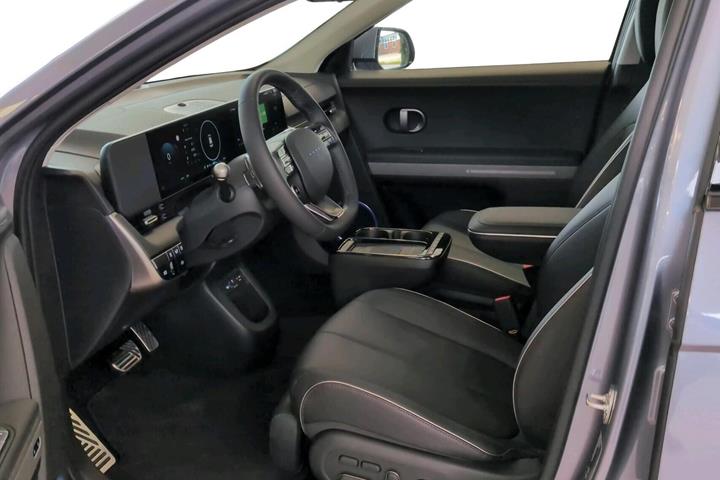 Beige Hyundai Ioniq 5 fra 2025