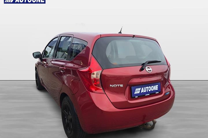 Rød Nissan Note fra 2014