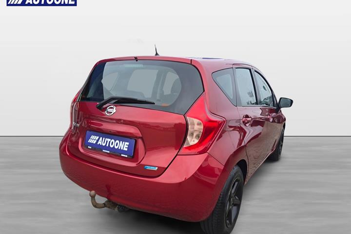 Rød Nissan Note fra 2014