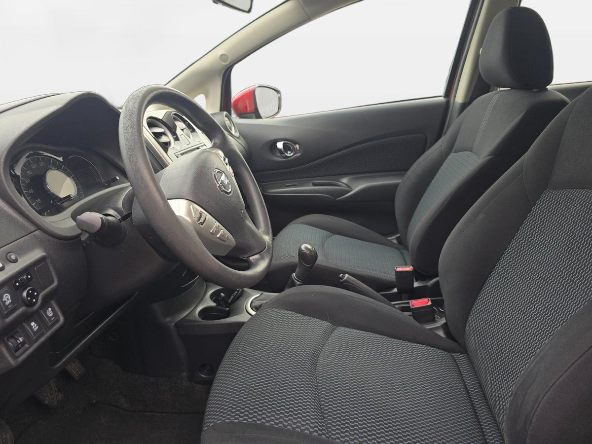 Rød Nissan Note fra 2014