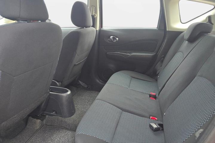 Rød Nissan Note fra 2014