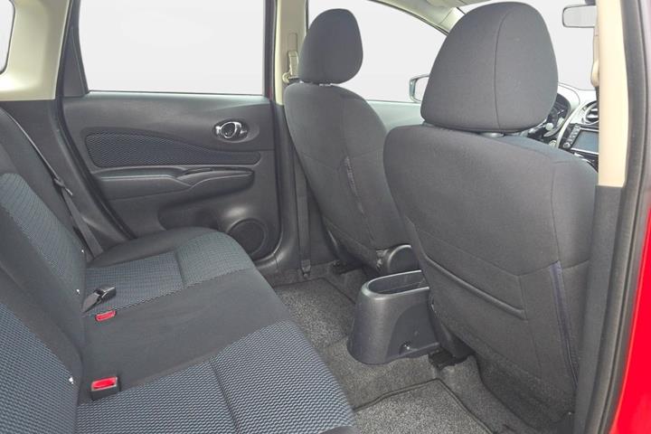 Rød Nissan Note fra 2014