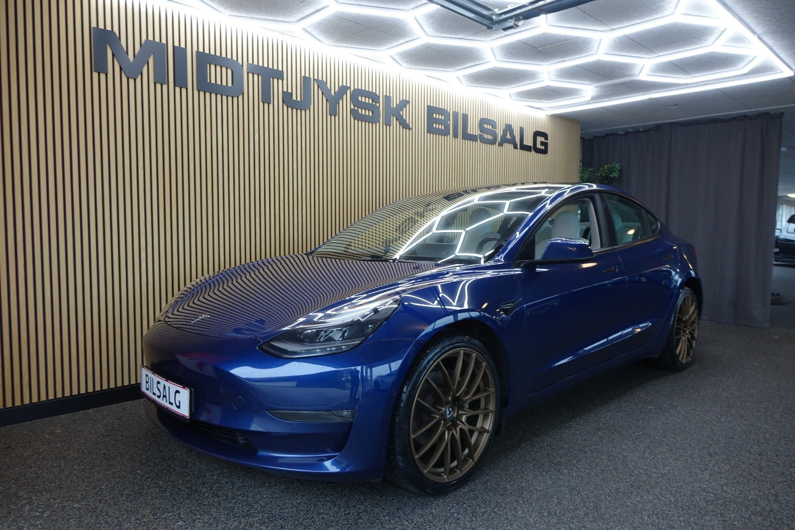 Tesla Model 3 Long Range AWD