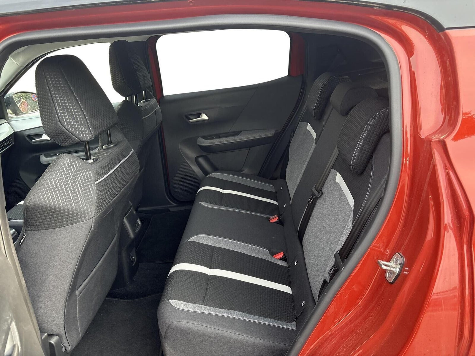 Orange Opel Frontera fra 2025