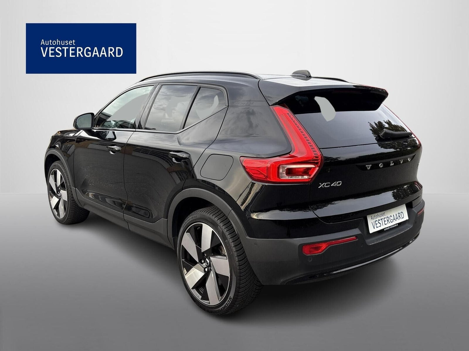Sort Volvo XC40 fra 2023