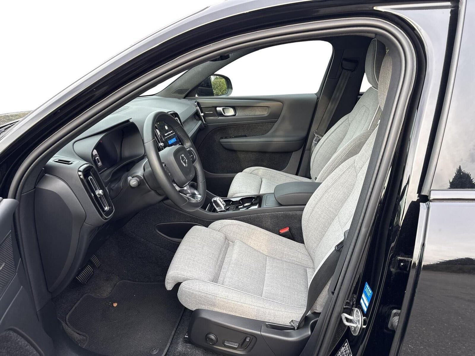 Sort Volvo XC40 fra 2023