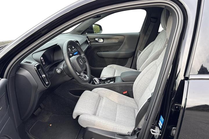 Sort Volvo XC40 fra 2023