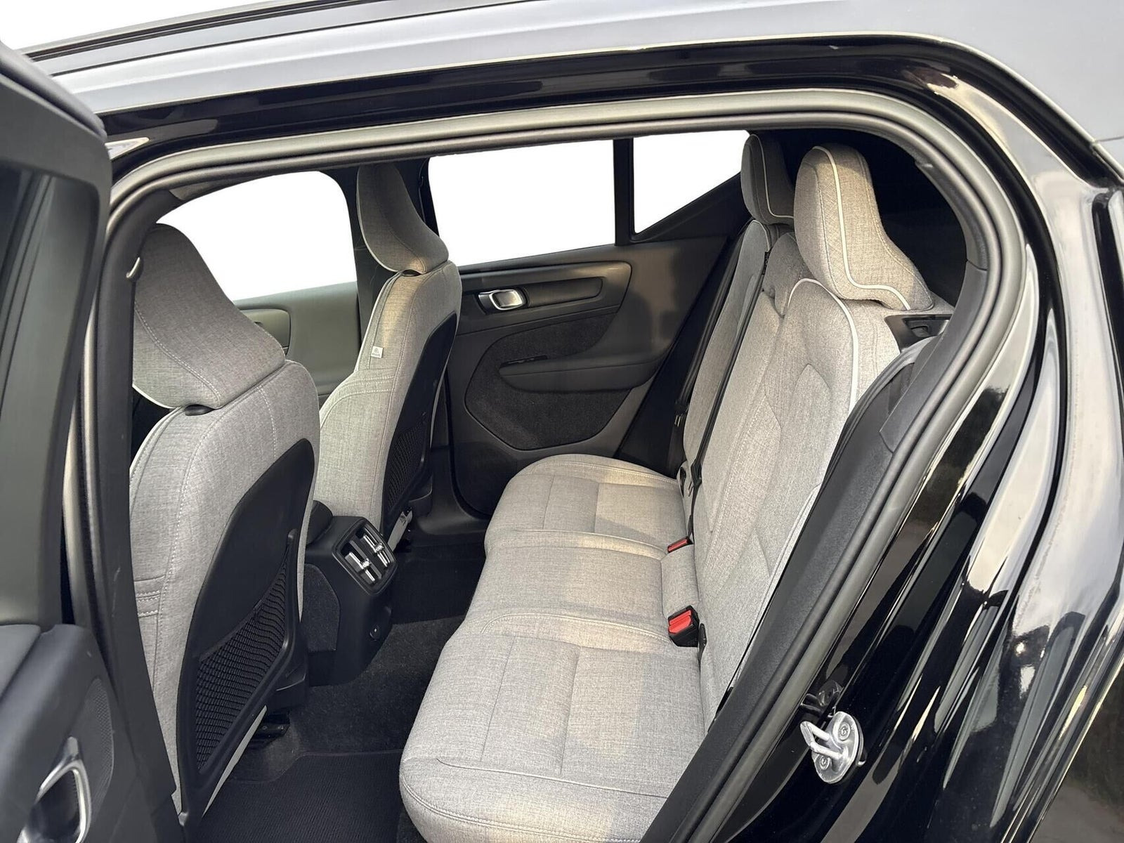 Sort Volvo XC40 fra 2023