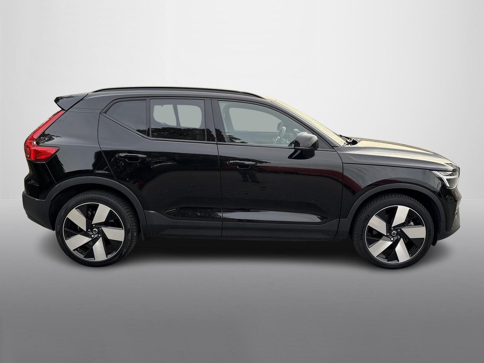 Sort Volvo XC40 fra 2023