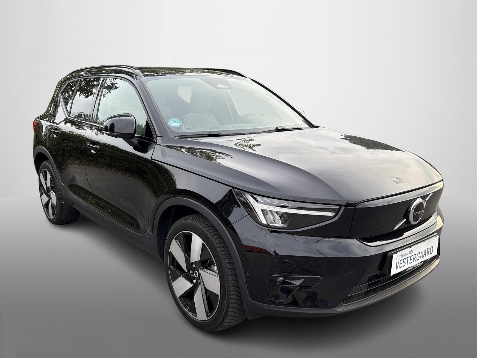 Sort Volvo XC40 fra 2023