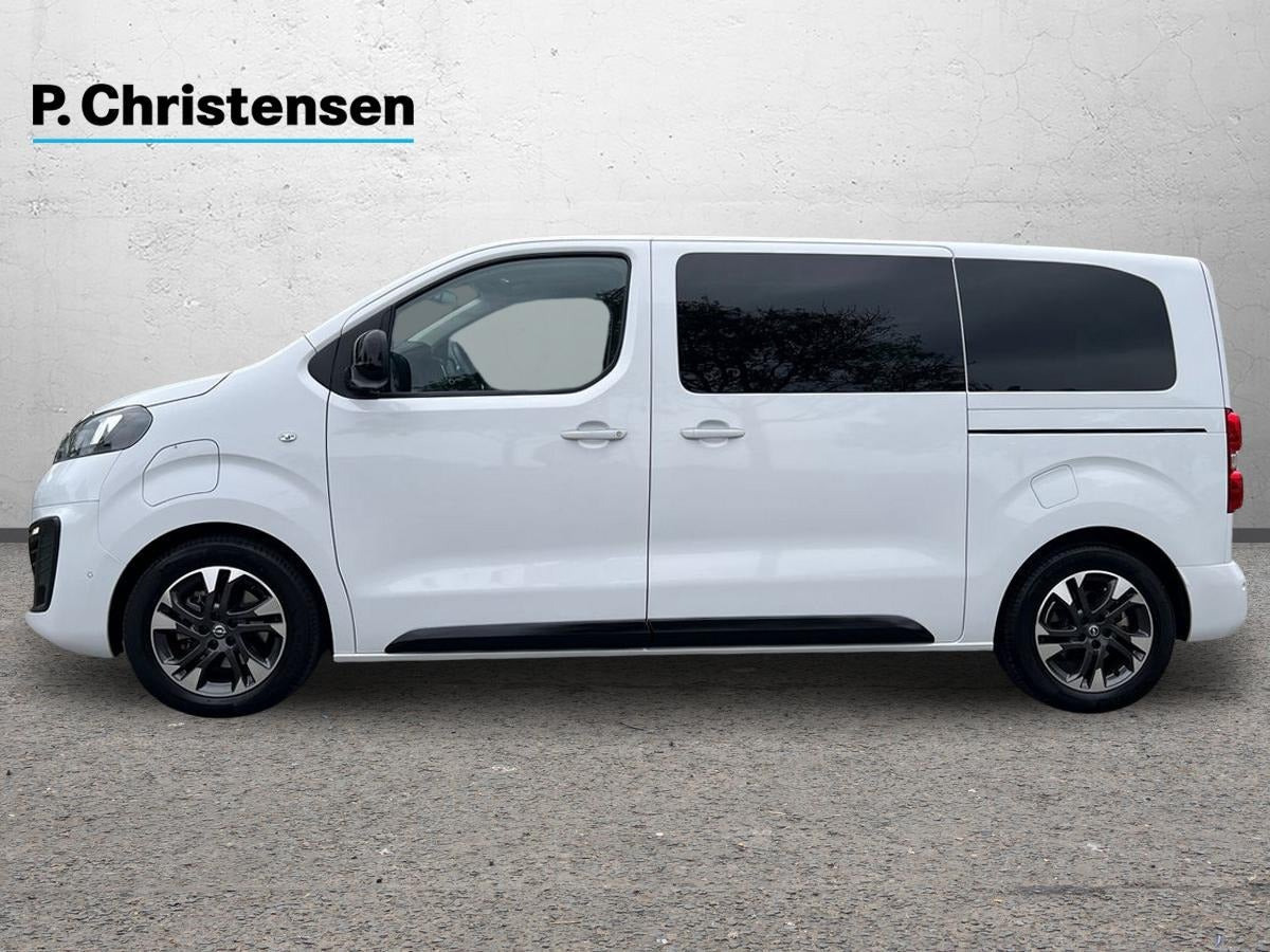 Hvid Opel Zafira-e Life fra 2023