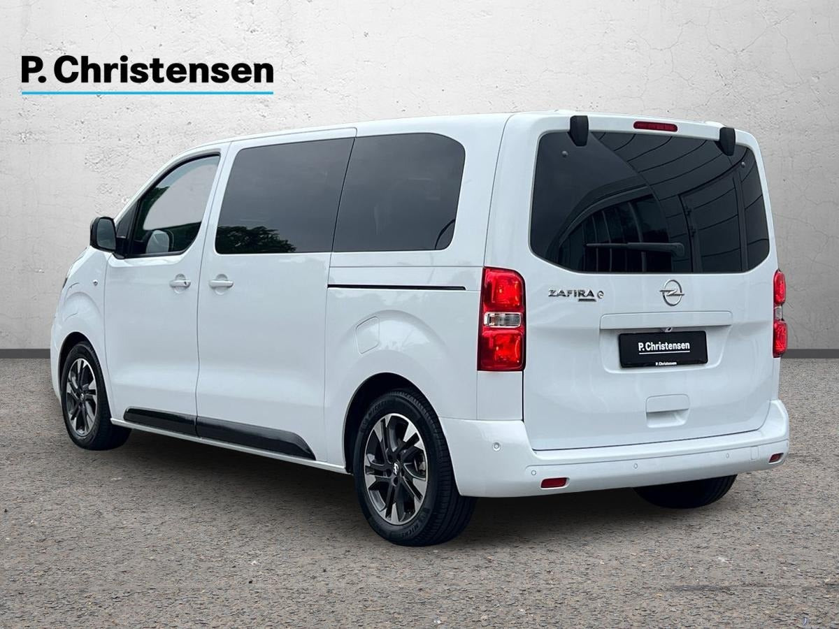 Hvid Opel Zafira-e Life fra 2023