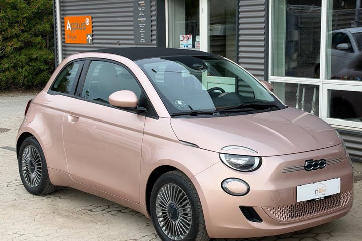 Grå Fiat 500e fra 2022