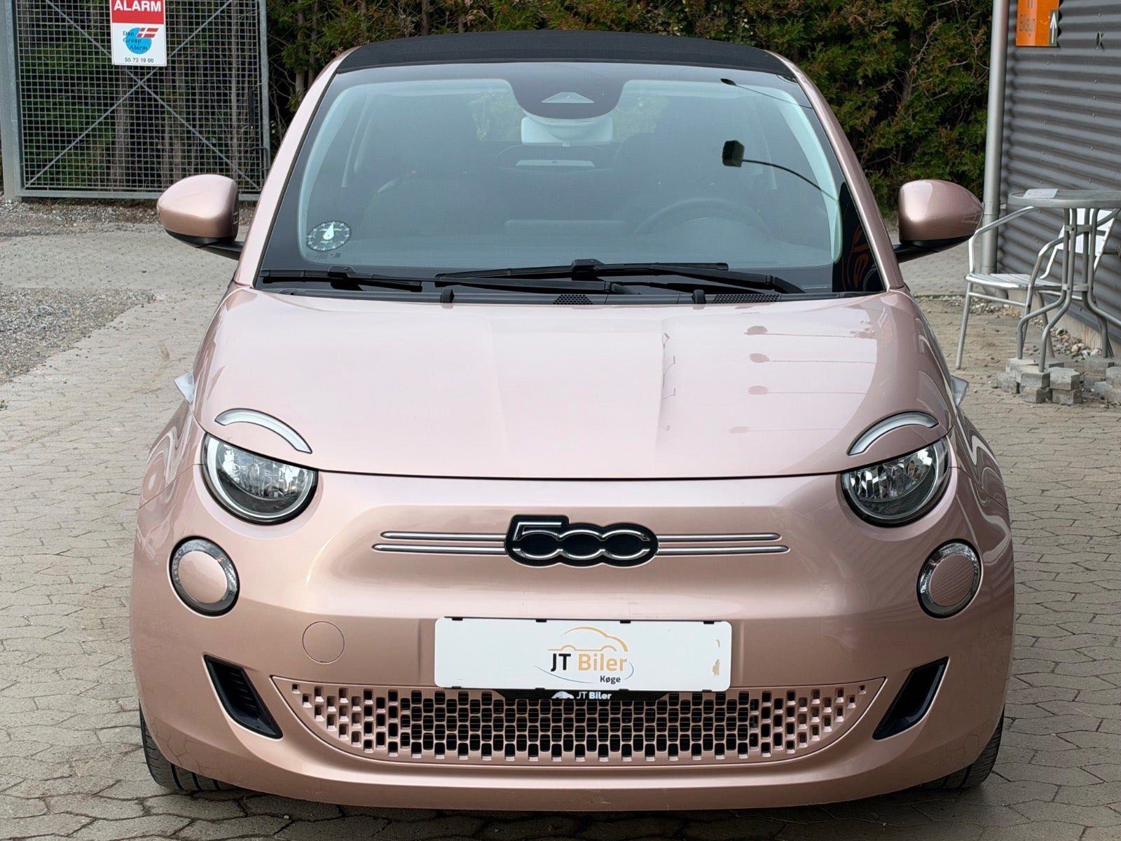 Grå Fiat 500e fra 2022