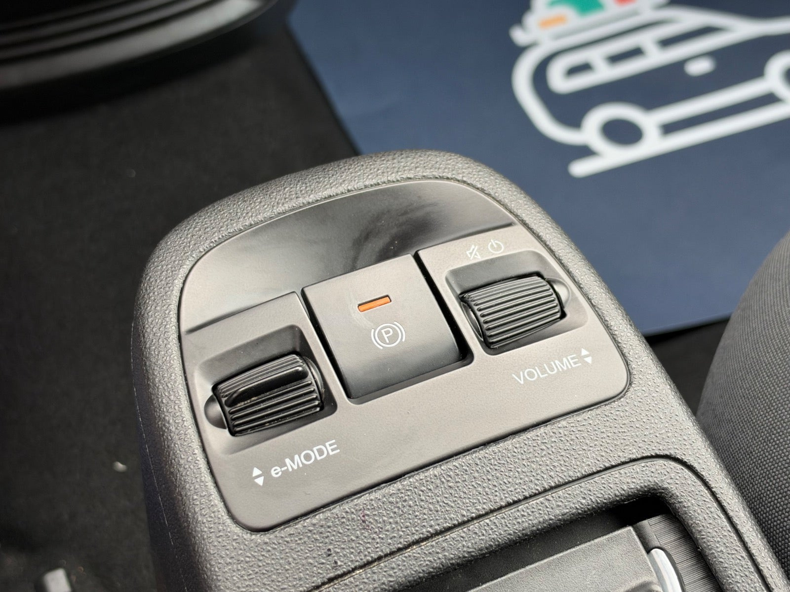 Grå Fiat 500e fra 2022
