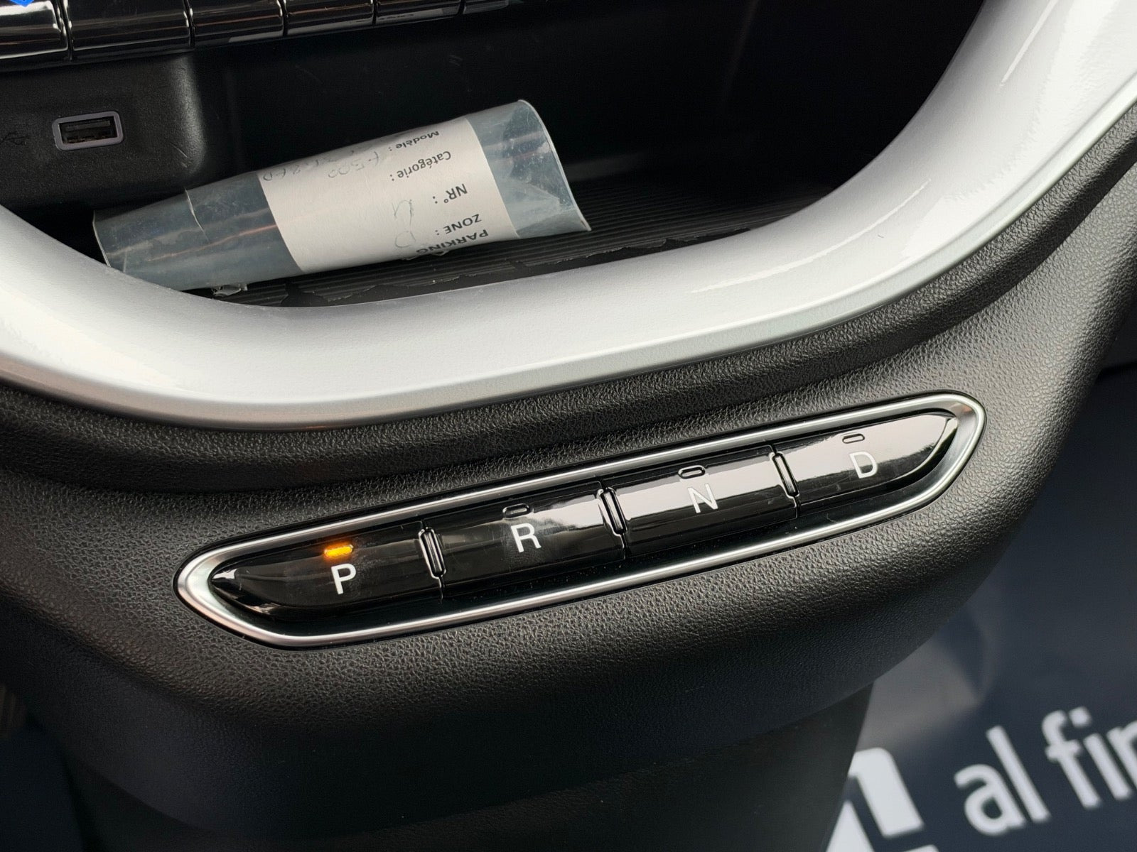 Grå Fiat 500e fra 2022