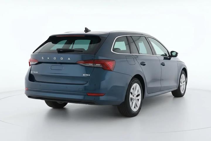 Blå Skoda Octavia fra 2021