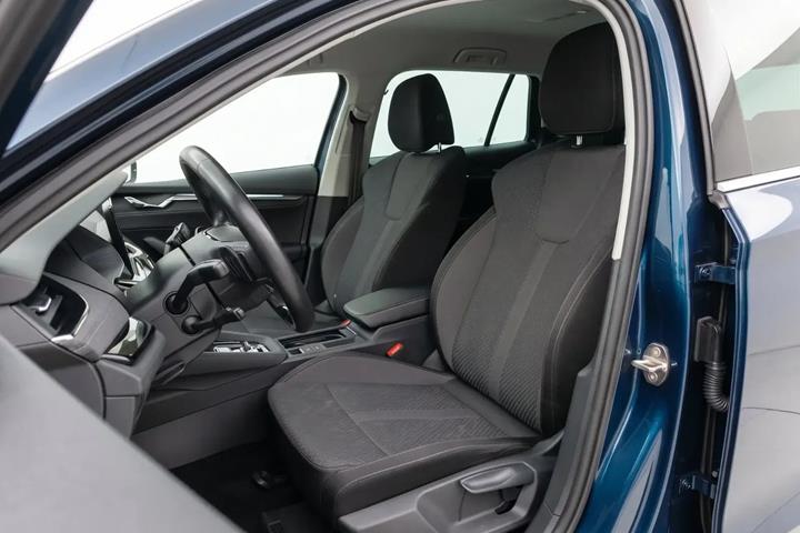 Blå Skoda Octavia fra 2021