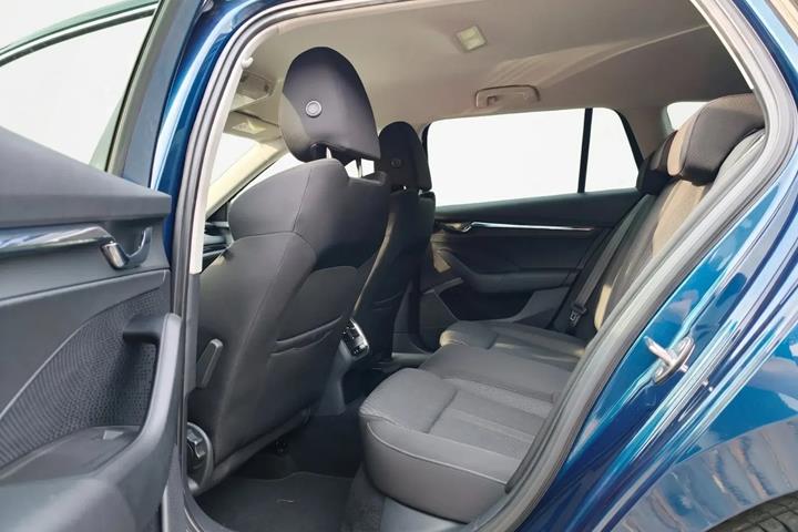 Blå Skoda Octavia fra 2021