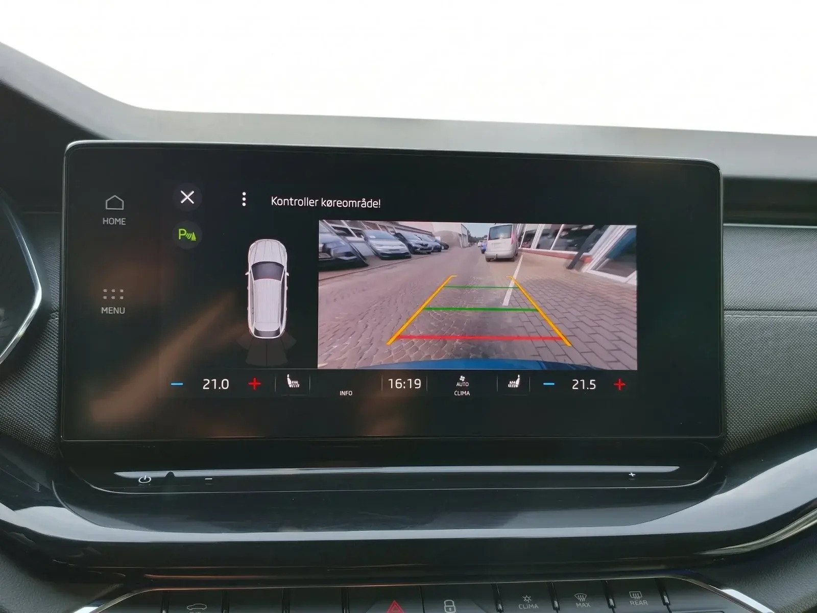 Blå Skoda Octavia fra 2021