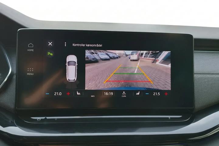 Blå Skoda Octavia fra 2021