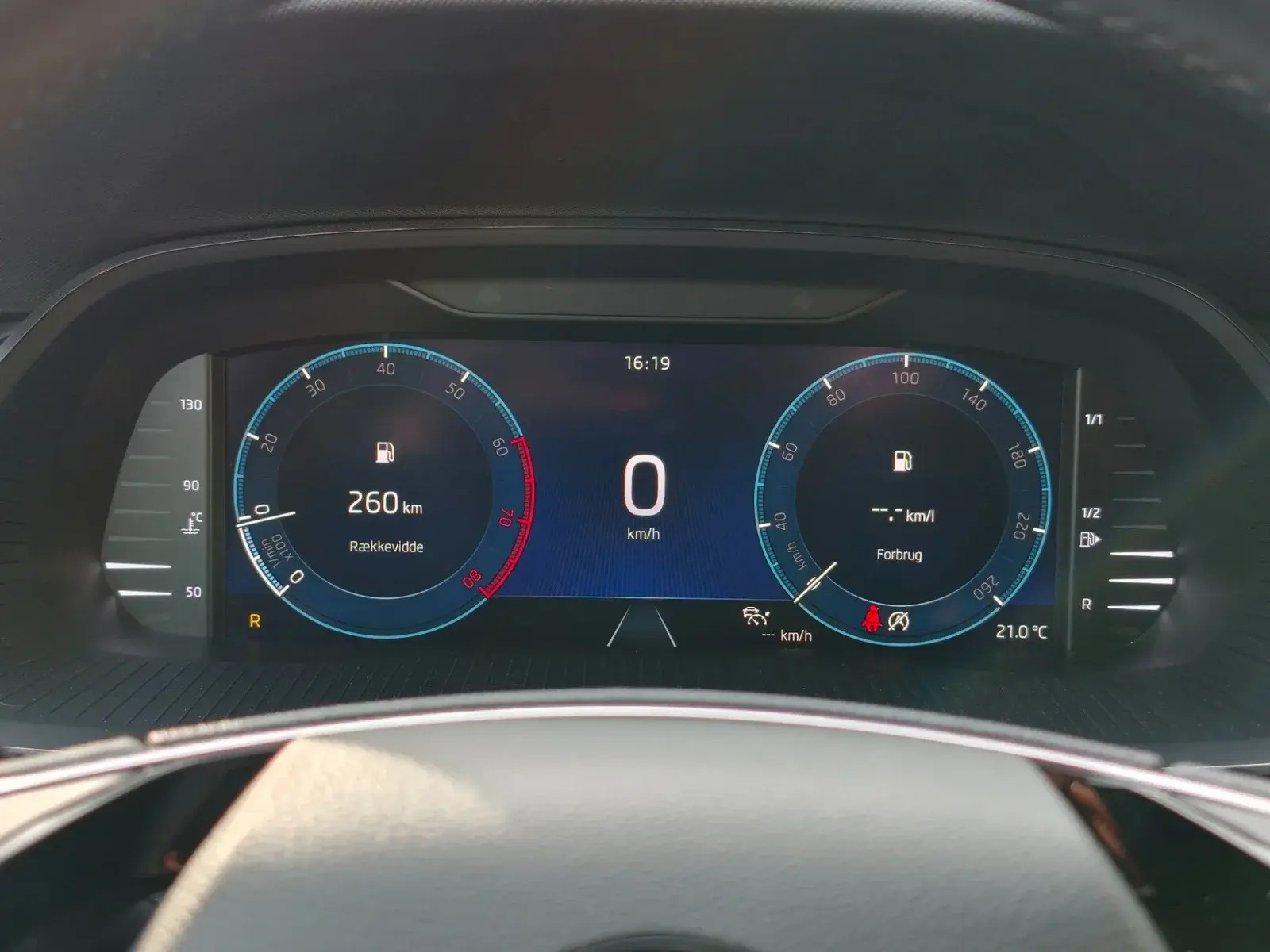 Blå Skoda Octavia fra 2021