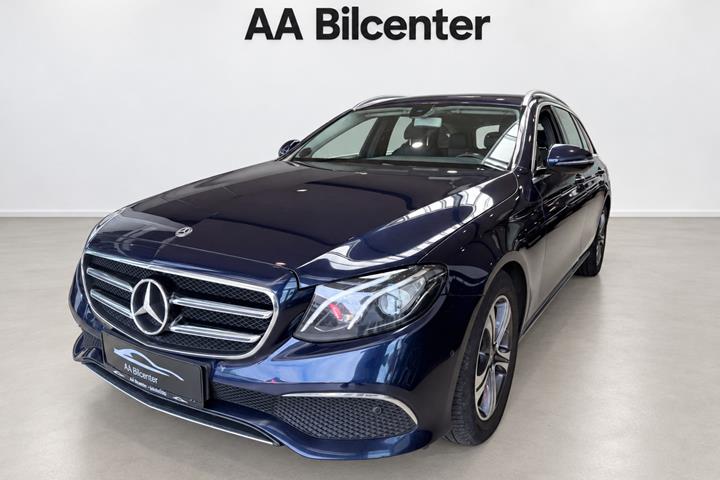 Blå Mercedes E220 d fra 2019