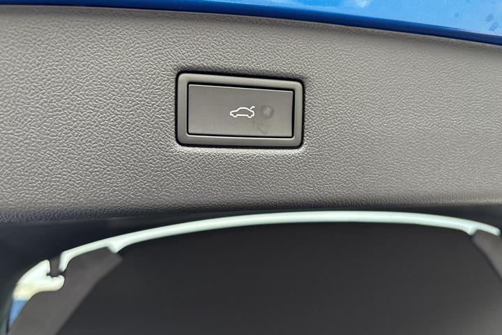 Blå Ford Capri fra 2025