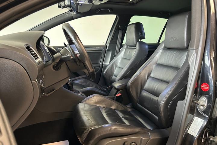 Sort VW Golf VI fra 2011