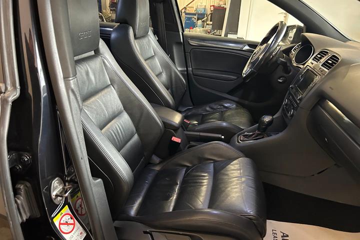 Sort VW Golf VI fra 2011