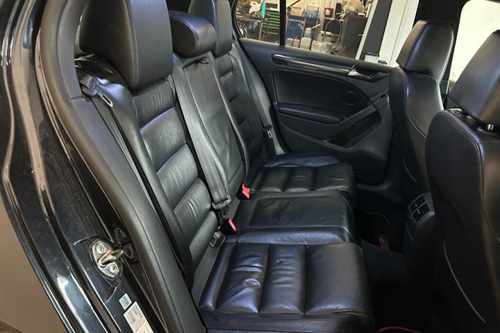 Sort VW Golf VI fra 2011
