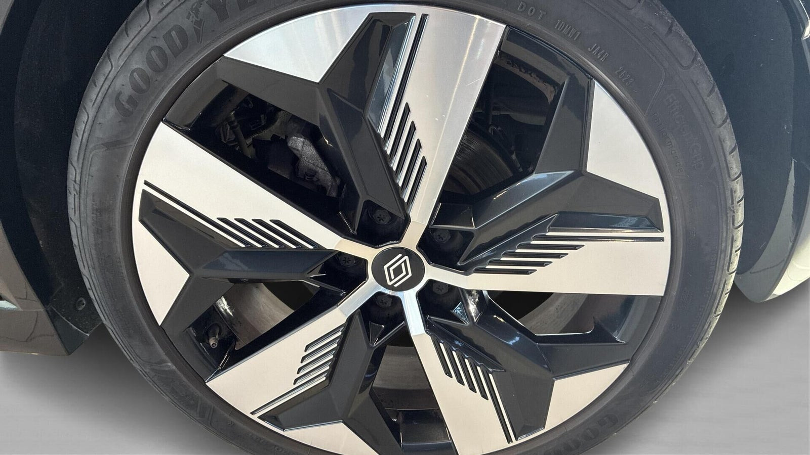 Grå Renault Megane E-Tech fra 2024