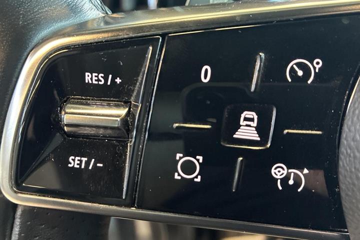 Grå Renault Megane E-Tech fra 2024