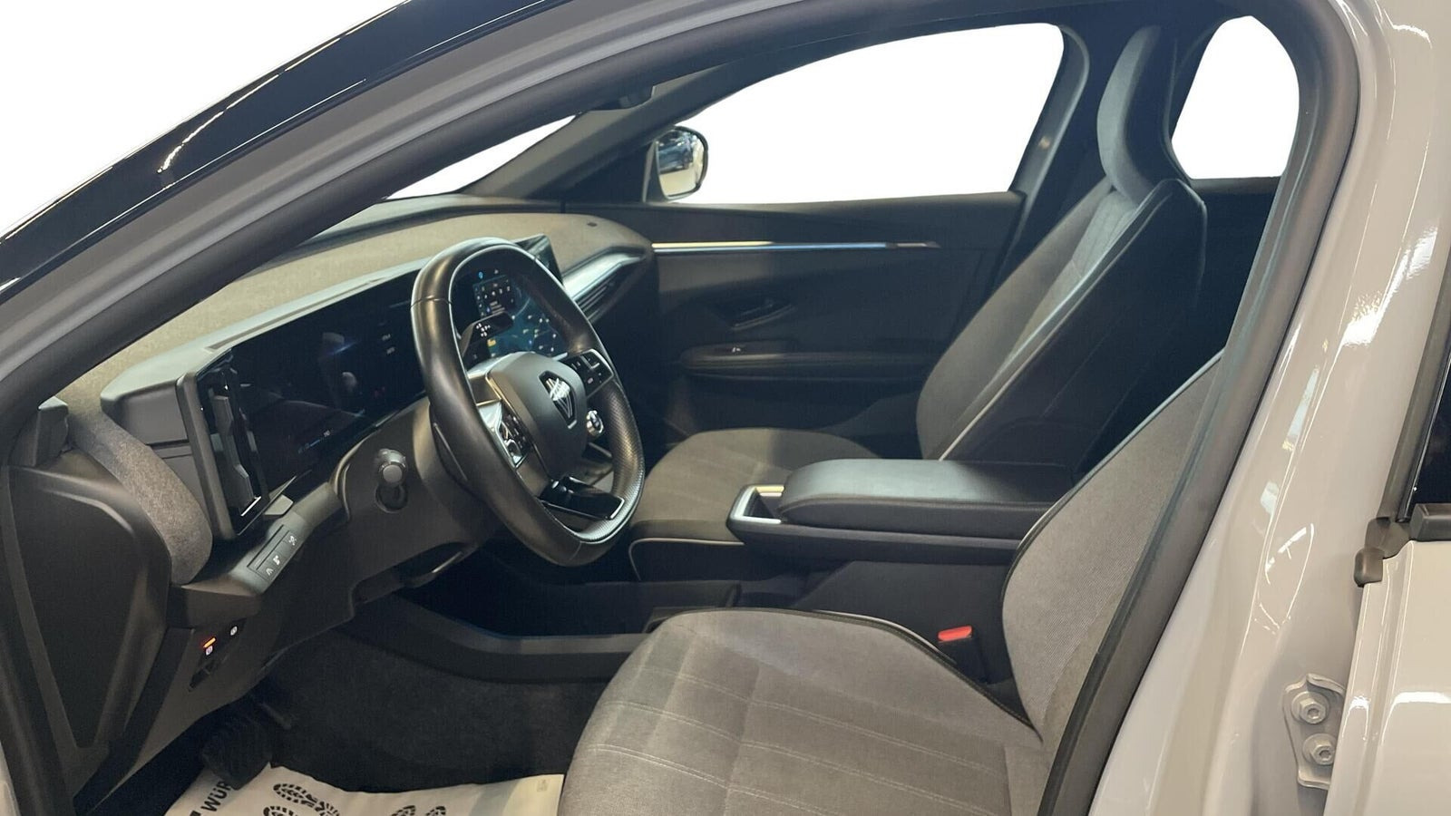 Grå Renault Megane E-Tech fra 2024
