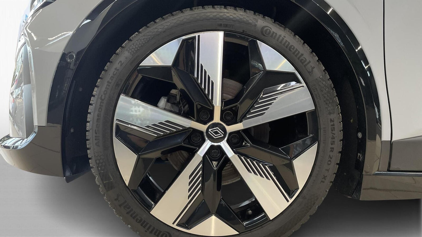 Grå Renault Megane E-Tech fra 2024