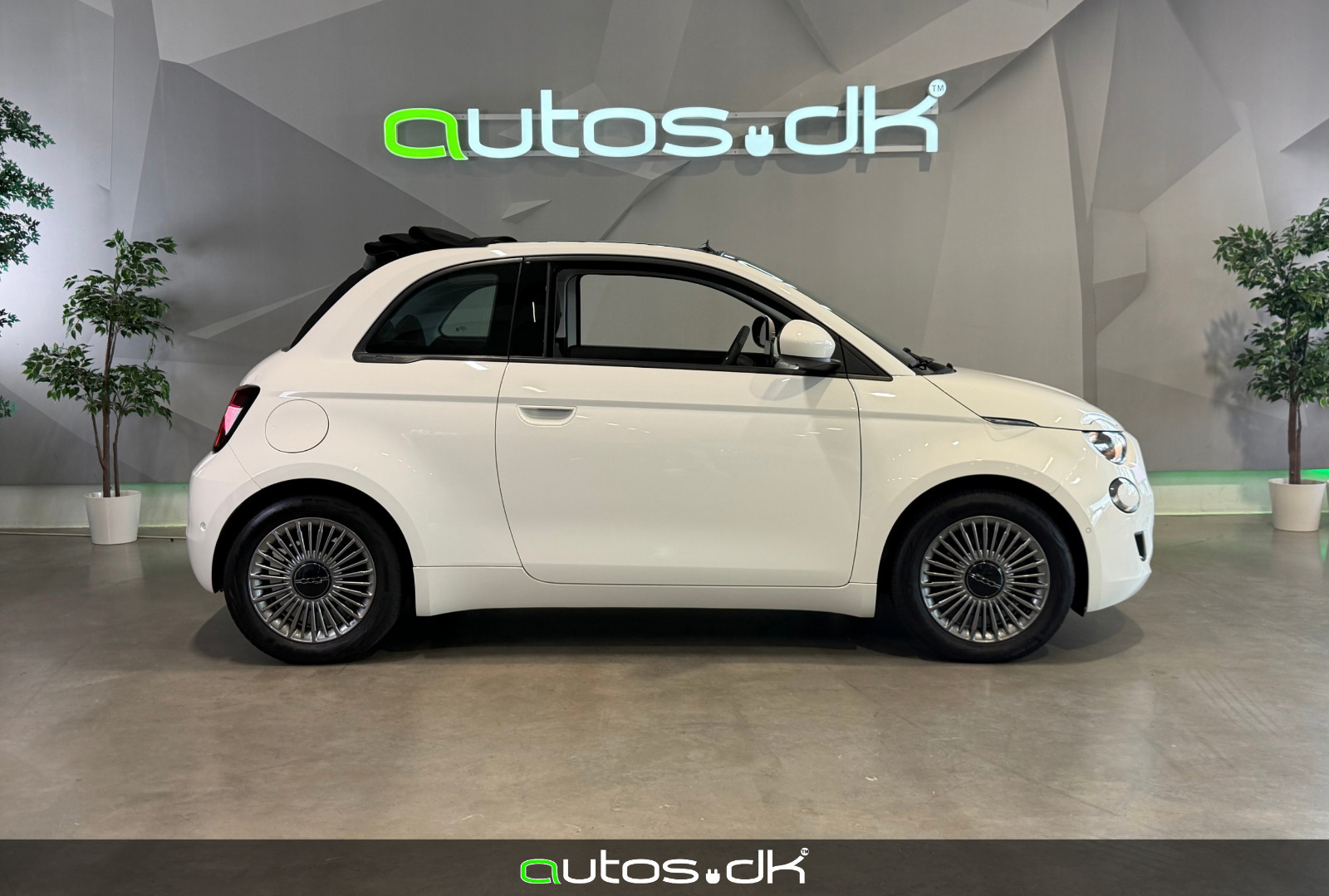 Hvid Fiat 500e fra 2024