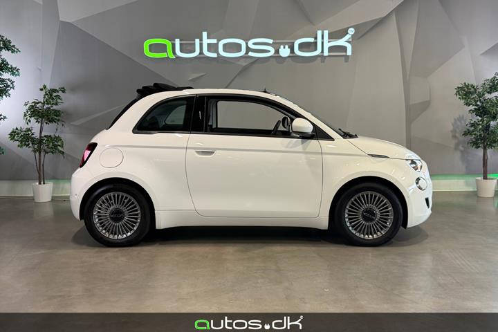 Hvid Fiat 500e fra 2024