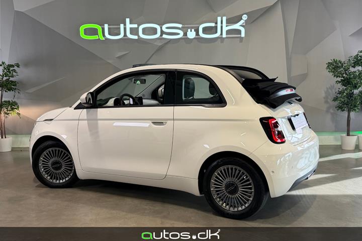 Hvid Fiat 500e fra 2024
