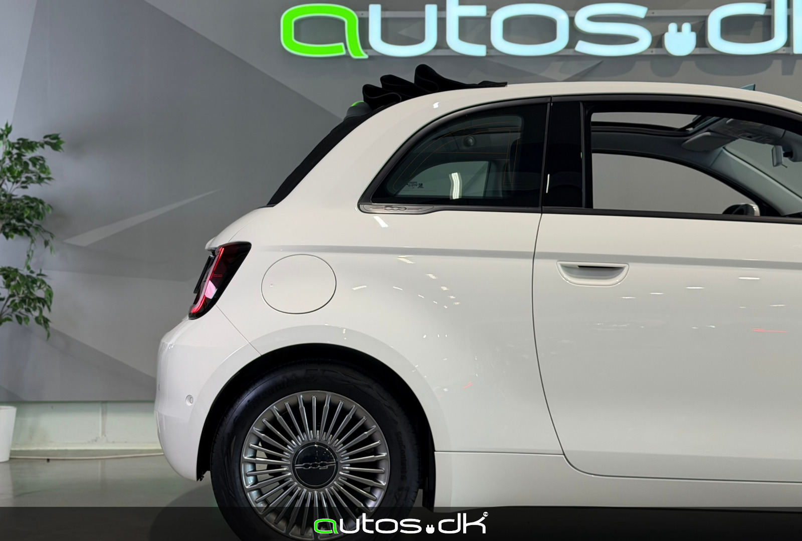 Hvid Fiat 500e fra 2024