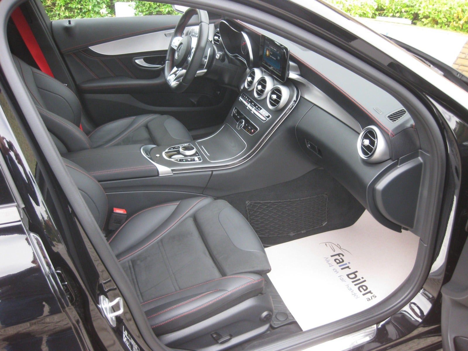 Sort Mercedes C43 fra 2019