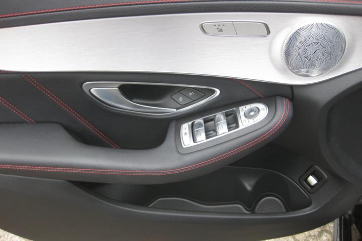Sort Mercedes C43 fra 2019