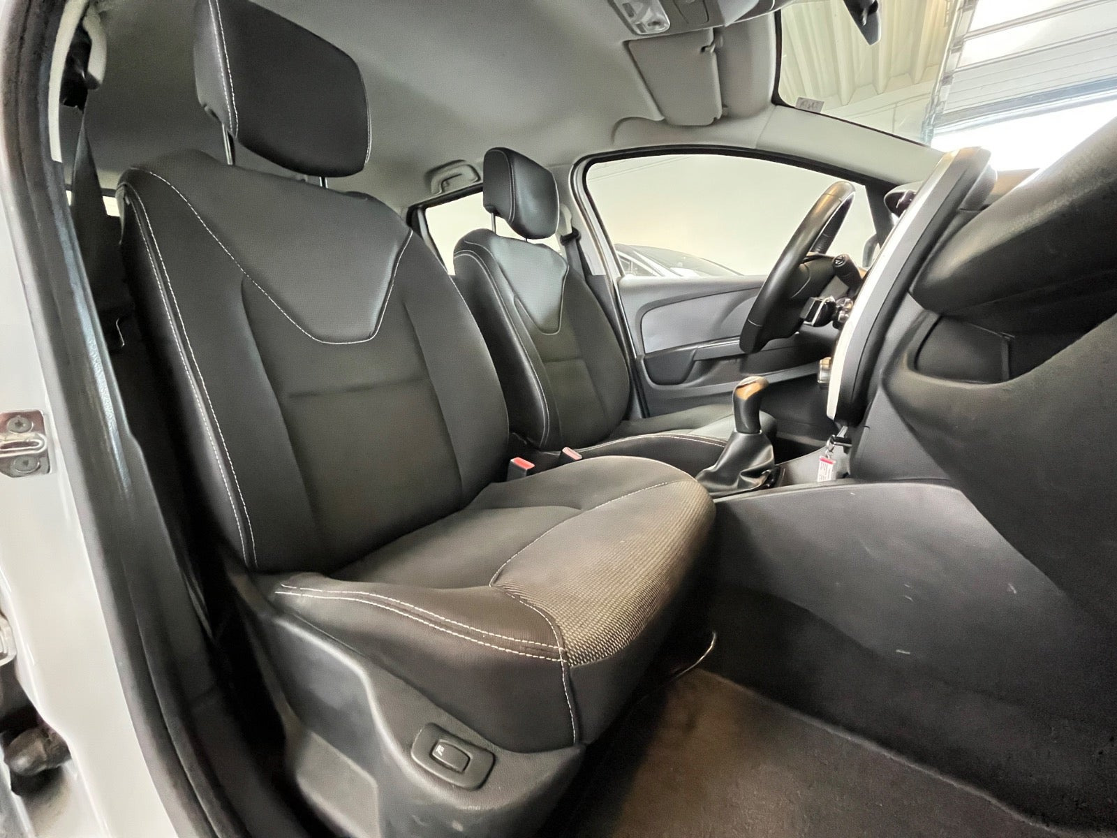 Hvid Renault Clio IV fra 2015