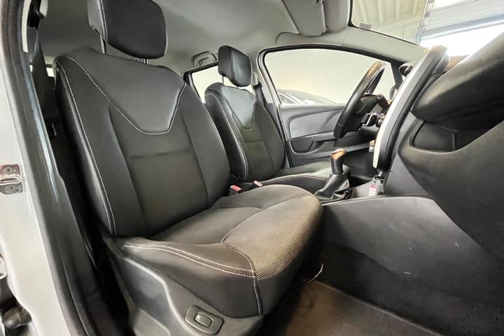Hvid Renault Clio IV fra 2015