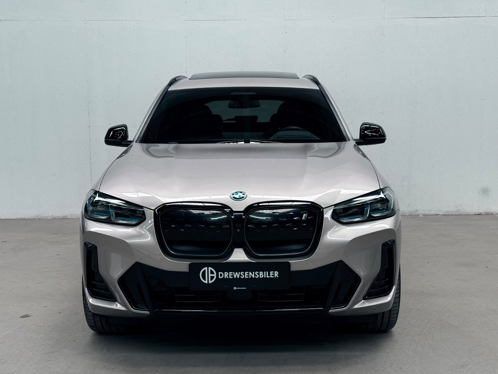 Orange BMW iX3 fra 2023