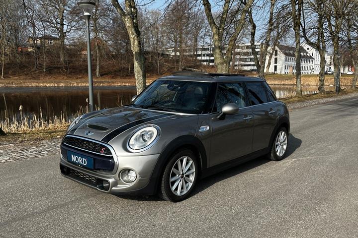 Grå Mini Cooper S fra 2016