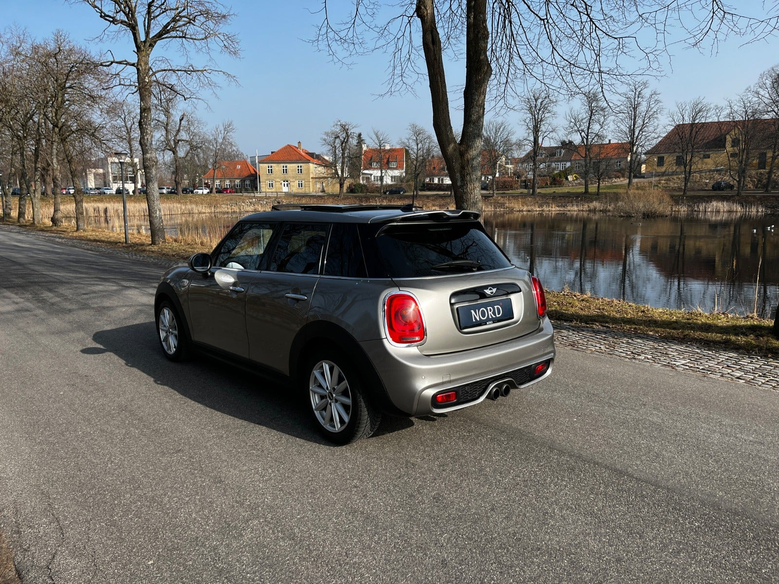 Grå Mini Cooper S fra 2016