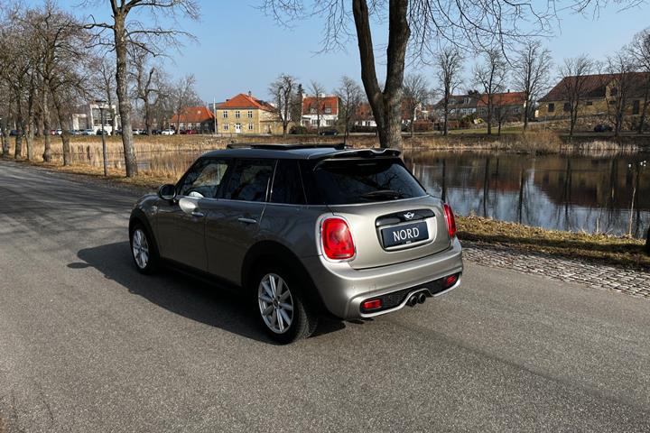 Grå Mini Cooper S fra 2016